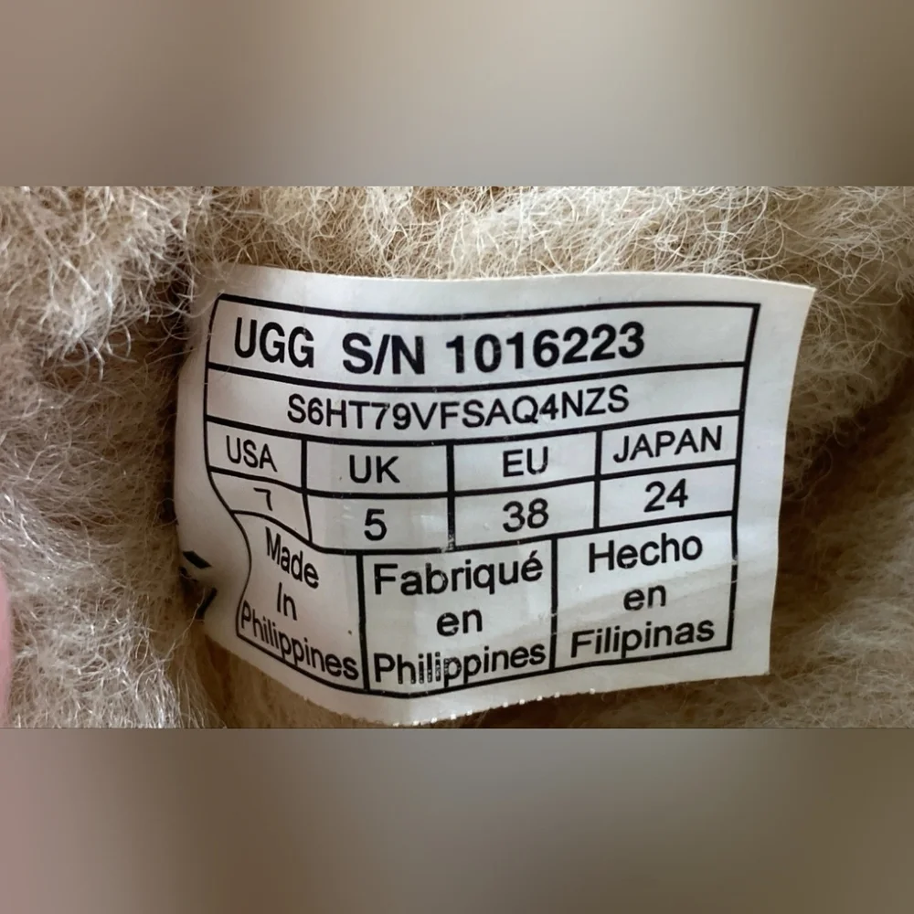 Ugg Classic Short Brown Shearling Lined Sheepskin Winter Boots, Size 7_6